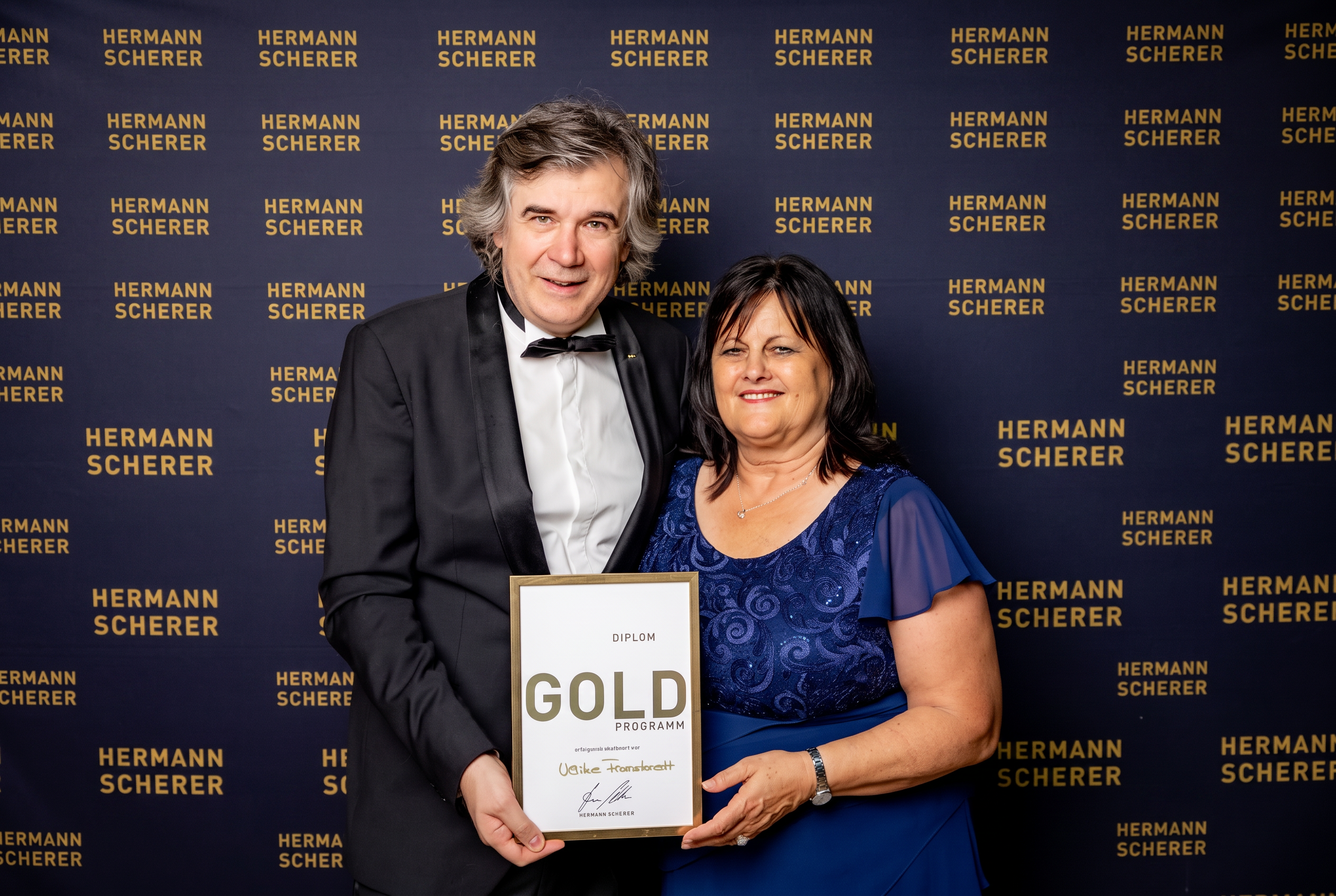 Ulrike Frommknecht mit Hermann Scherer und Gold-Diplom beim Hermann-Scherer-Gala-Abend